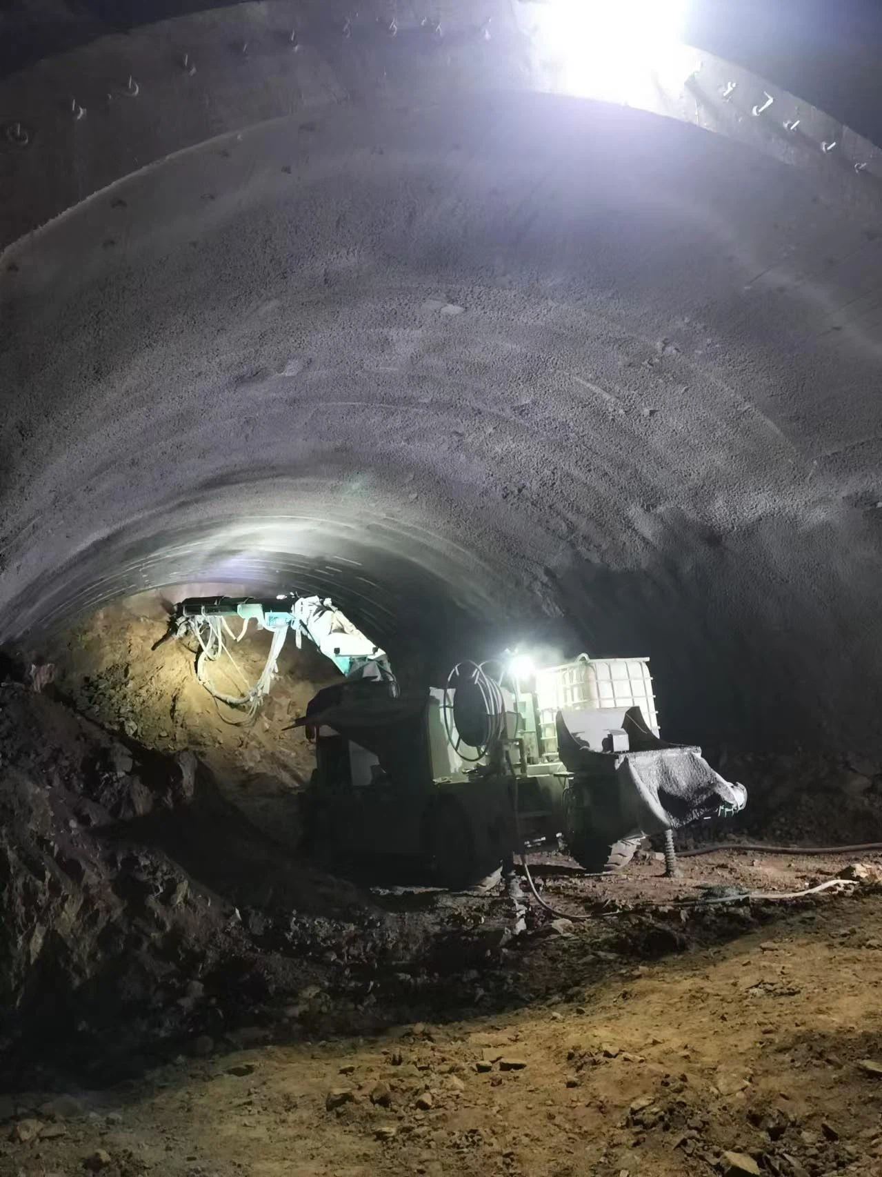 Wet Shotcrete Machine in Three-Step Tunnel Excavation have high demands on operators Wet Shotcrete Machine in Three-Step Tunnel Excavation have high demands on operators